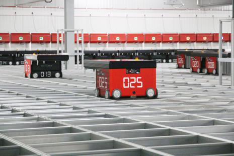 AutoStore bei KOMSA: Hochleistungslager auf kompakter Fläche (Foto: KOMSA AG)